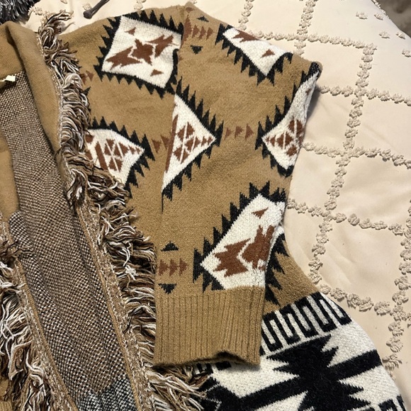 Western Aztec Print Cardigan - Picture 3 of 5